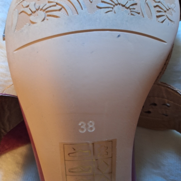 NWOT L'Artiste slides by Spring Step. Size 38/ 7.5M.. - Picture 6 of 8